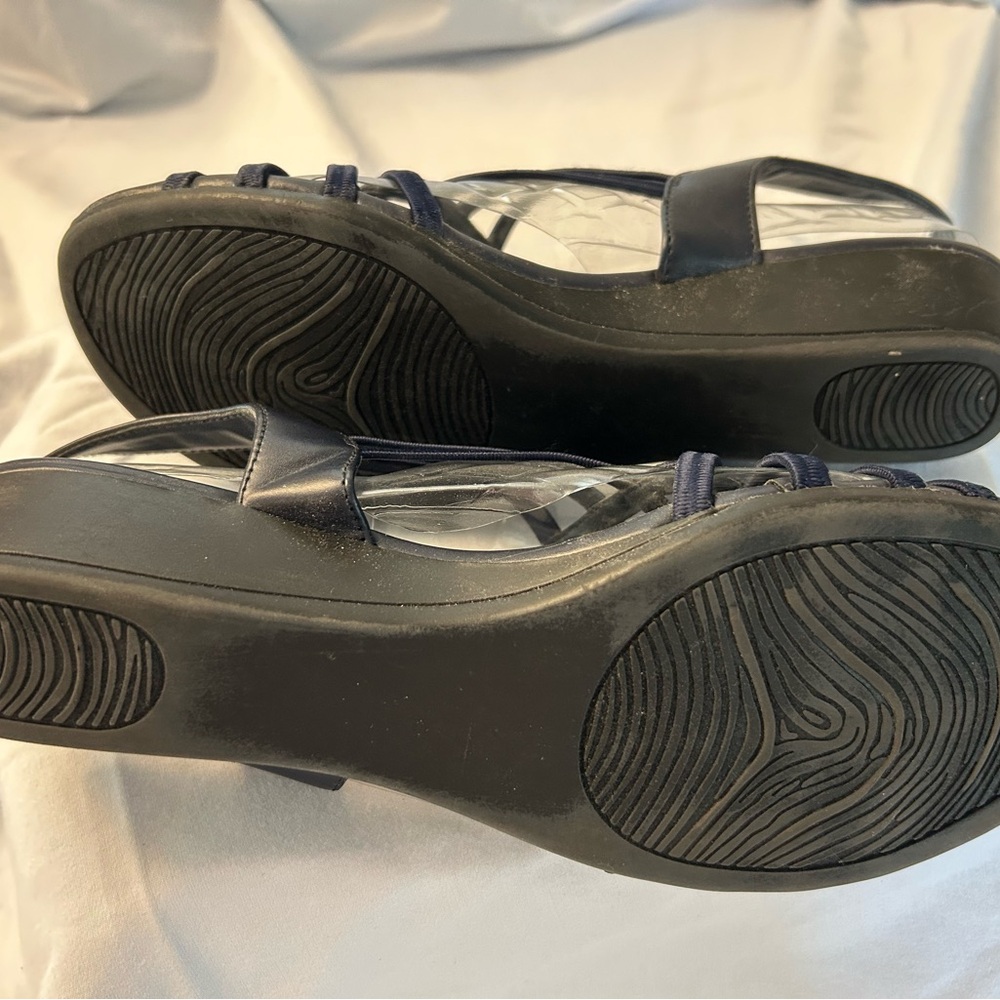 Elegant Navy Strappy Sandals Size 8M. wedge heel stretchy straps - Picture 8 of 13
